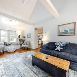 Ferry Harbor Cottage, hotel in Falmouth