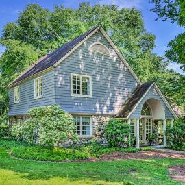 Point Cottage at Point O' Woods, hotel in Benton Harbor