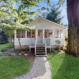 Lilly Bell Villa, Hotel in Three Oaks