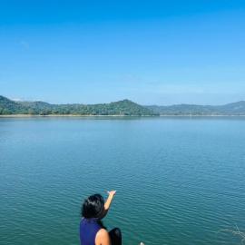 Elee Villa - Waterfront Retreat with Victoria Reservoir & Mountain Views: Teldeniya şehrinde bir otel
