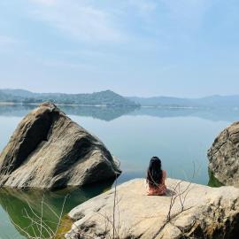 Elee Villa - Waterfront Retreat with Victoria Reservoir & Mountain Views