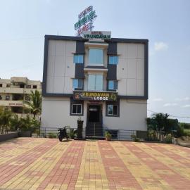 Hotel Vrundavan, hotel em Ranjangaon Ganpati