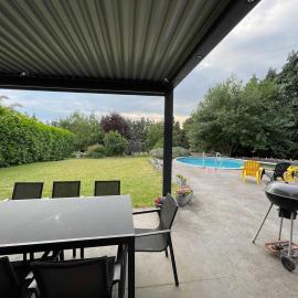 Maison avec piscine à Dinant, hotel en Sorinnes