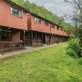 Cabin No 11 - Salt and Fern Cabins, hotel in Port Talbot