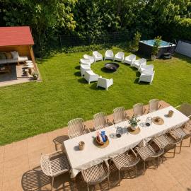 Luxury Villa for 12 Jacuzzi Outdoor lounge & BBQ, отель в городе Зеволде