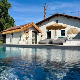 Suite Vendôme - Elégance, Terrasse avec accès Piscine, hotelli kohteessa Villeréal