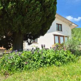 Agriturismo Vallonga, hotell i Poggio San Vicino
