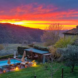 Romantic Tuscan Barn with Pool Views Private Terrace Sleeps 2 to 6, Lamole Greve in Chianti