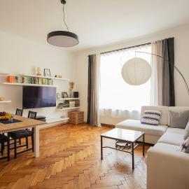 Spacious & bright apartment in city center, hotel in Žilina