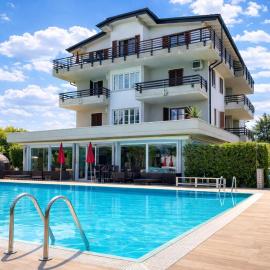 Residence Alexandra Stay, hotel in Sirmione