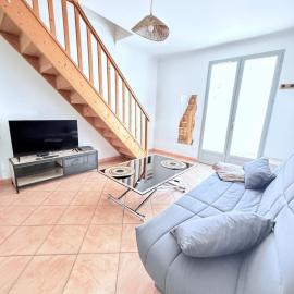 Charmant duplex cosy au cœur du village!, hotel a Aimargues