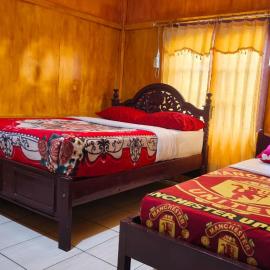 Lucas Lodge, отель в городе Bajawa