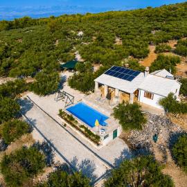 Holiday Home Stomorica - Secluded Olive Estate with Private Pool, Brač