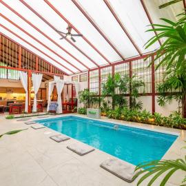 Uva Blue Villas - Pool House - AC, 3 Ensuite bedrooms, 8 guests, Koi Fish Pond
