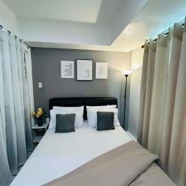 320 Tower Santorini, hotel sa Maynila