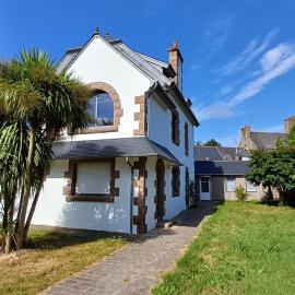 Appartement T4 Haut Standing dans une belle maison familiale, hotel in Lannion