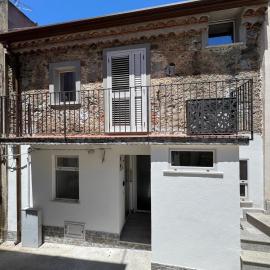"DOMUS LEONE" - Nel Borgo di Capri Leone