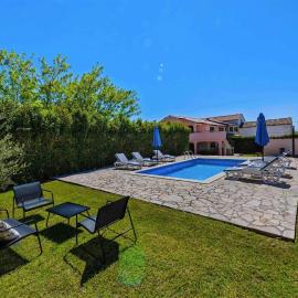 Traditional 2 floor holiday home in central Istria Muntrilj