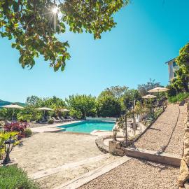 Logis Hôtel Restaurant Le Plantevin โรงแรมในPropiac