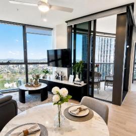 Luxury Riverfront Apartment level 38 Queen's Wharf Tower