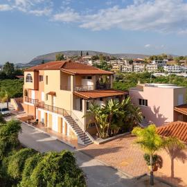 Maria's Filoxenia Suites, hotel u gradu Drepano