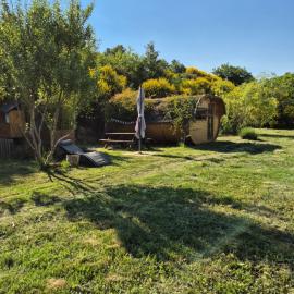 Hébergements insolites - Détente en Luberon, Hotel in Viens