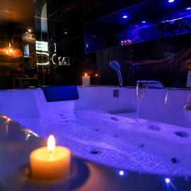 Baobab Logement Atypique avec jacuzzi privé, hotel in Corbas