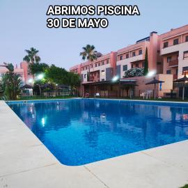 Elegante apartamento con piscina A un paso de Sevilla San Miguel, hotel v destinaci Camas