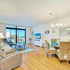 Beachfront 2 Bedroom Residence with Panoramic Gulf Views، فندق في لونغبوت كي