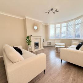 Spacious 3 bed family home with garden, sleeps 5