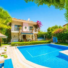 Villa Garden Island, מלון בדליאן