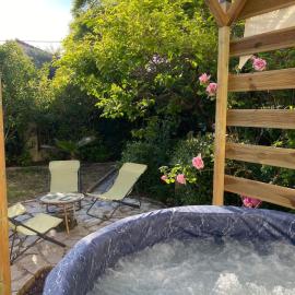 Joli T2 dans une villa - clim, spa, wifi, stationnement