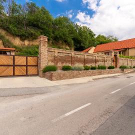 Bogdanović Winery Apartman: Uyluk şehrinde bir otel