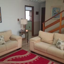 Casa completa com churrasqueira, quintal e hidromassagem próxima ao shopping e centro de Araraquara, hotel in Araraquara