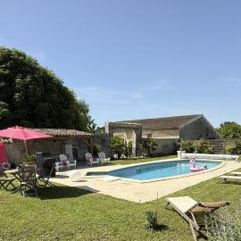 Gite maison charentaise - piscine privée
