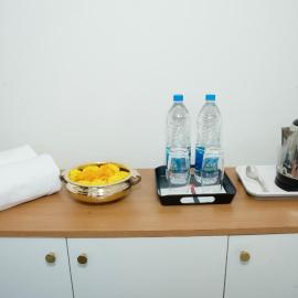 UK Plaza, hotel em Edappāl