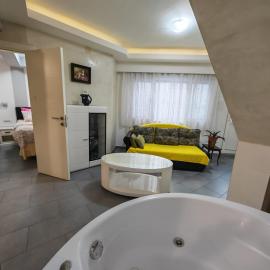 Andrea Luxury - Private Jacuzzi -City Center-PARKING -10 euro per day