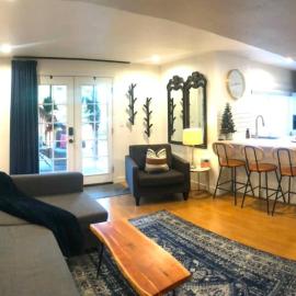 Spacious Bungalow with Big Yard near DEN