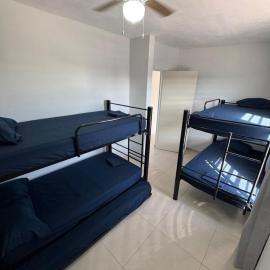 Comfortable apartment with parking, AC and Wi-Fi in Salinas, hotel 