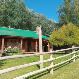 Cabañas La Brama, hotel i Aluminé