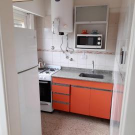 Excellent 2 rooms in front with balcony, hotel in San Bernardo