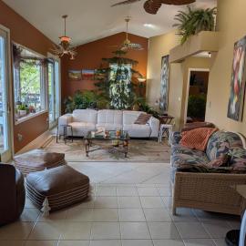 FIFA Basecamp with 2 Kitchens, 5BR, 4 Baths, hotel in Roeland Park
