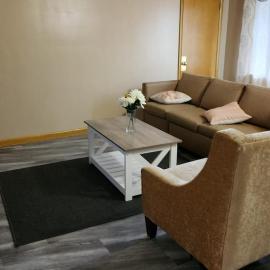 Cozy Newly Furnished 2-Bedroom Home, Manchester