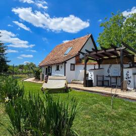 Házikó Balatonalmádi, hotel in Balatonalmádi
