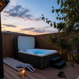 DU HISKA-Private Wellness Retreat with Jacuzzi & Sauna, hotel u gradu 'Vipava'
