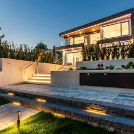 Modern Mountain View Villa, hotel in West Vancouver