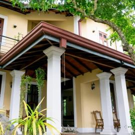 Airport Villa Ruth Homestay- By A4 TRANSIT HUB - Free WIFI, pick up or drop-24HRS, hotel in Katunayaka