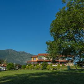 Casas Rurales Playa de Guadamía、Llames de Príaのホテル