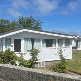 Bright Coastal Chalet Near Dartmouth | Sleeps 4, viešbutis mieste Hemborough Post