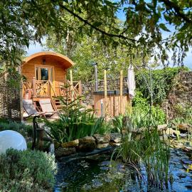 Domaine de la Mance - Roulotte tout confort avec petit-déjeuner inclus, bain nordique en supplément, хотел в Vitrey